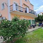 Makris House-giasemi شقة *
