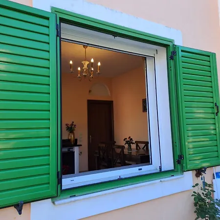 Makris House-giasemi * Agia Efimia