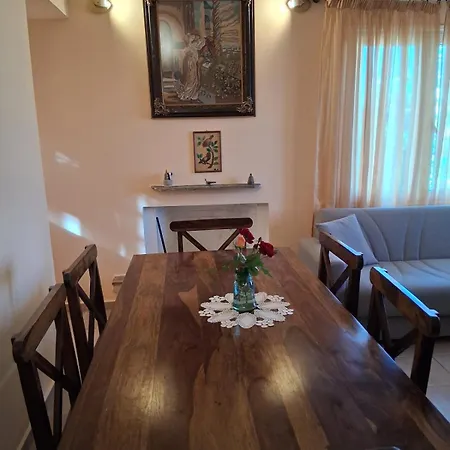 Makris House-giasemi アパート Agia Efimia